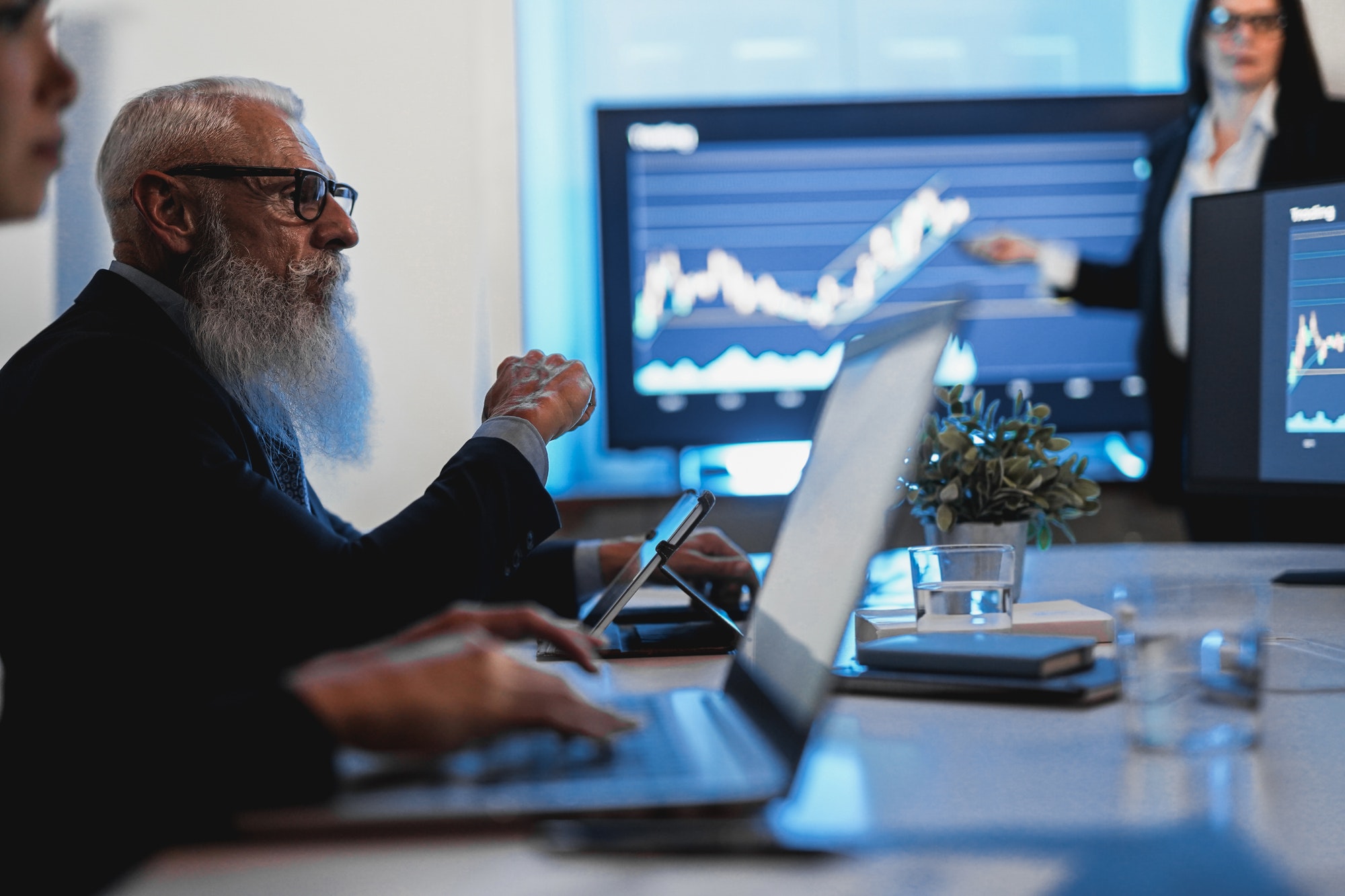 multi-generational-trader-team-making-stock-market-analysis-conference-inside-hedge-fund-office